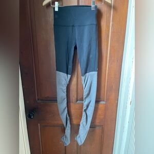 alo women's extra small black / gray athletic leggings